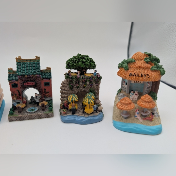 Lot of 6 Limited Edition Baileys Miniature houses 2001-2002 Collection - Picture 3 of 4